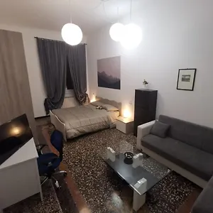 Wow - 175 Mq - Posteggio Privato - Davanti Porto Traghetti - Fino A 10 Posti Letto Genua