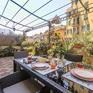 Apartment Sole, Terrazza, Centro Citta E Wi-fi Veloce!, Genoa